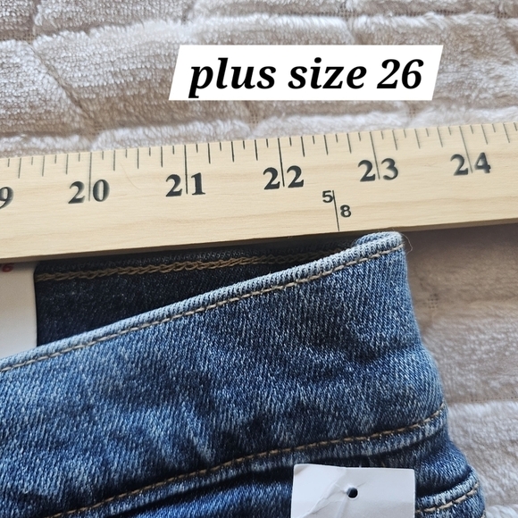 Old Navy High Rise Secret Smooth Pockets Straight Plus Size Button Fly shorts - Picture 9 of 10